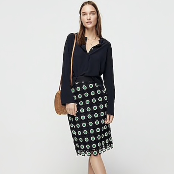 NWT Unworn. J. Crew Pencil Skirt. Navy/Green floral crochet pattern. Size 6 - Picture 2 of 7